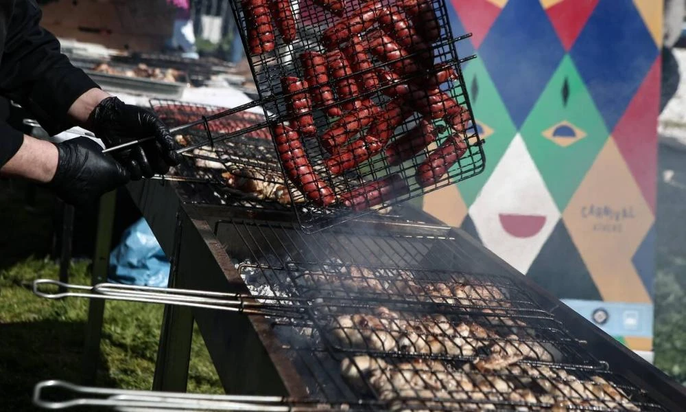 Πότε πέφτει φέτος η Τσικνοπέμπτη; Όλες οι αργίες του έτους